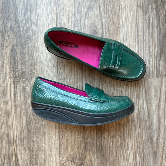 MBT Green Patent Leather Rocking Loafers | 40 - Picture 1 of 14